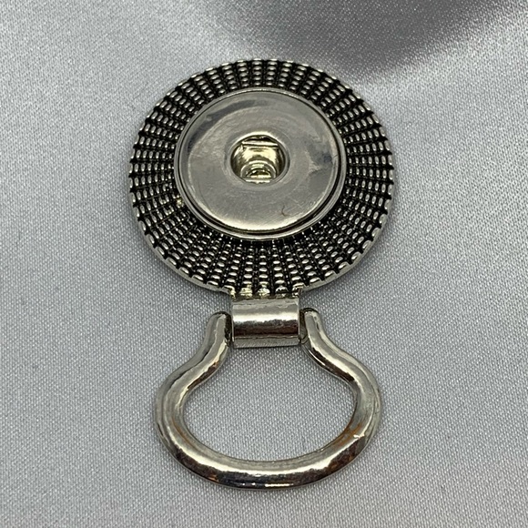 Magnetic Snap Button Charm Glasses Holder - Picture 1 of 3